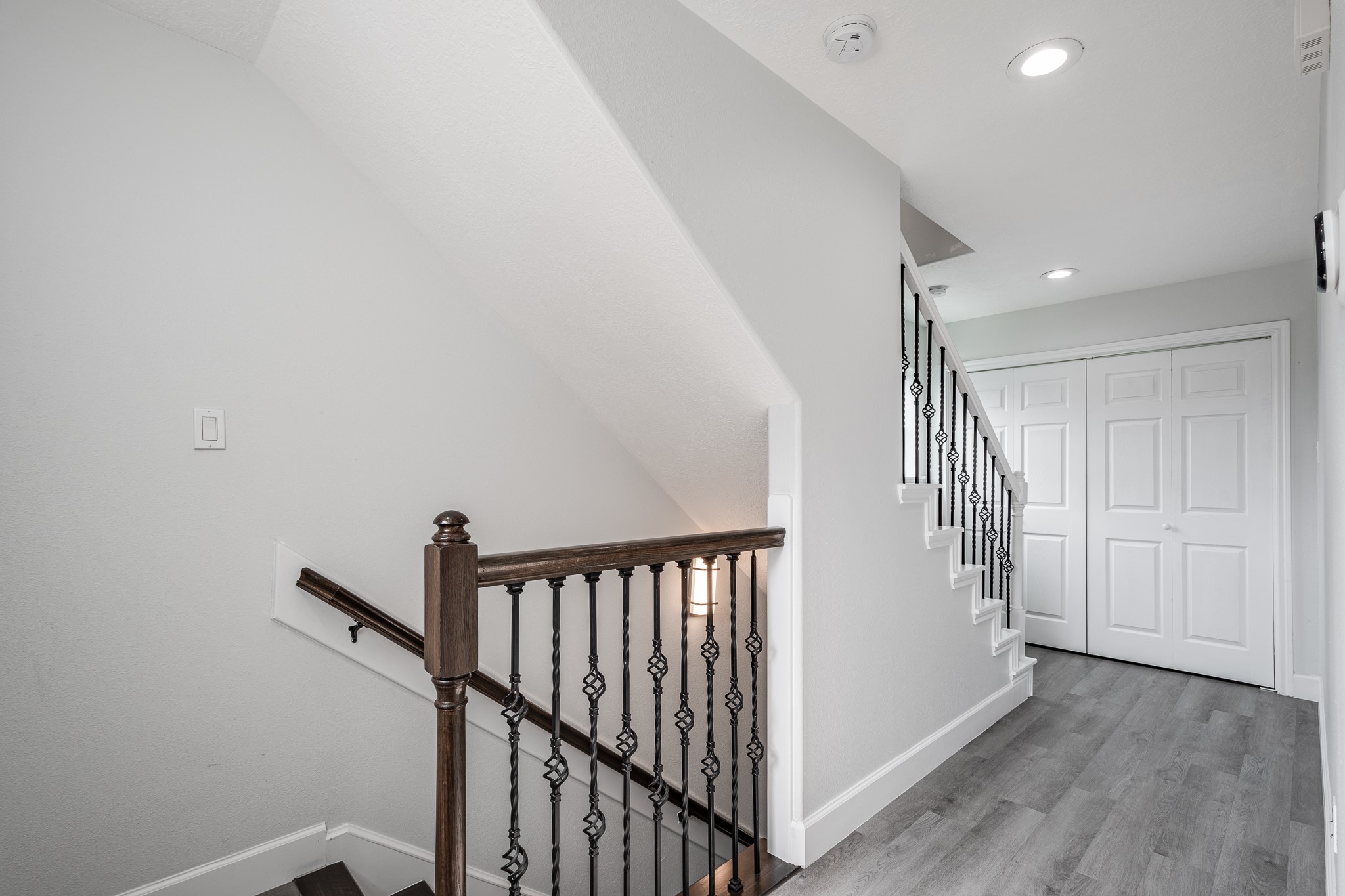 9026 McGallion Road Houston, TX 77022 - Photo 26 of 34 a view of a hallway with wooden floor and entryway