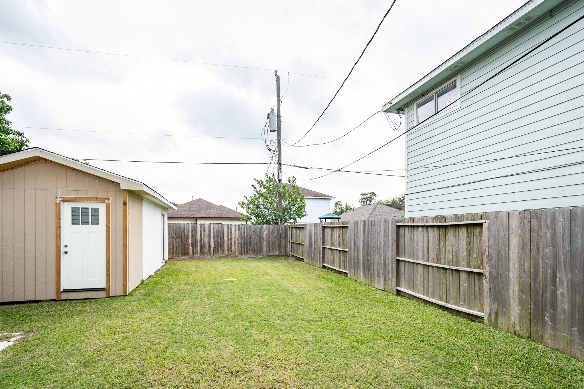 9026 McGallion Road Houston, TX 77022 - Photo 34 of 34 a view of backyard of house