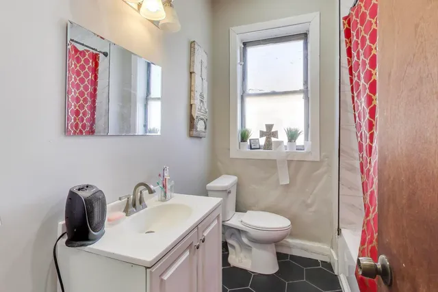 $249,000 | 401 South Cicero Avenue, Chicago, IL 60644