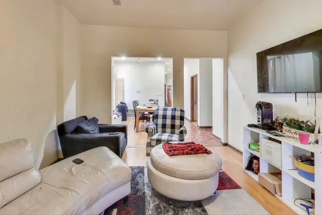 $249,000 | 401 South Cicero Avenue, Chicago, IL 60644