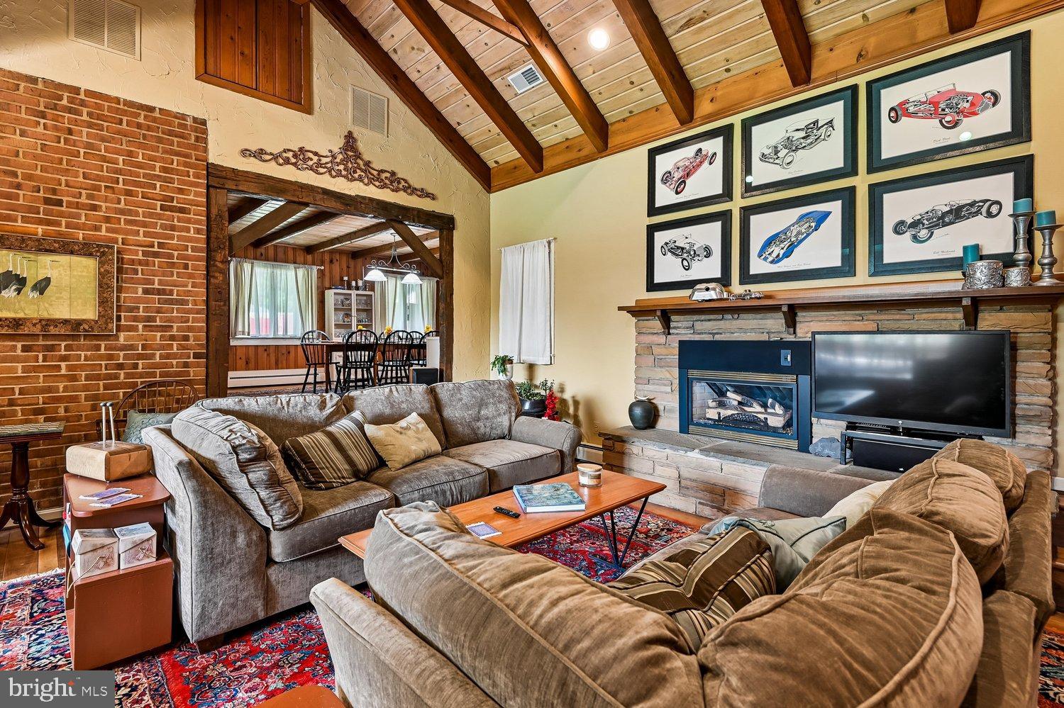 18 Watergate Court Silver Spring, MD 20905 - Photo 29 of 82 Cozy living space with rustic charm.