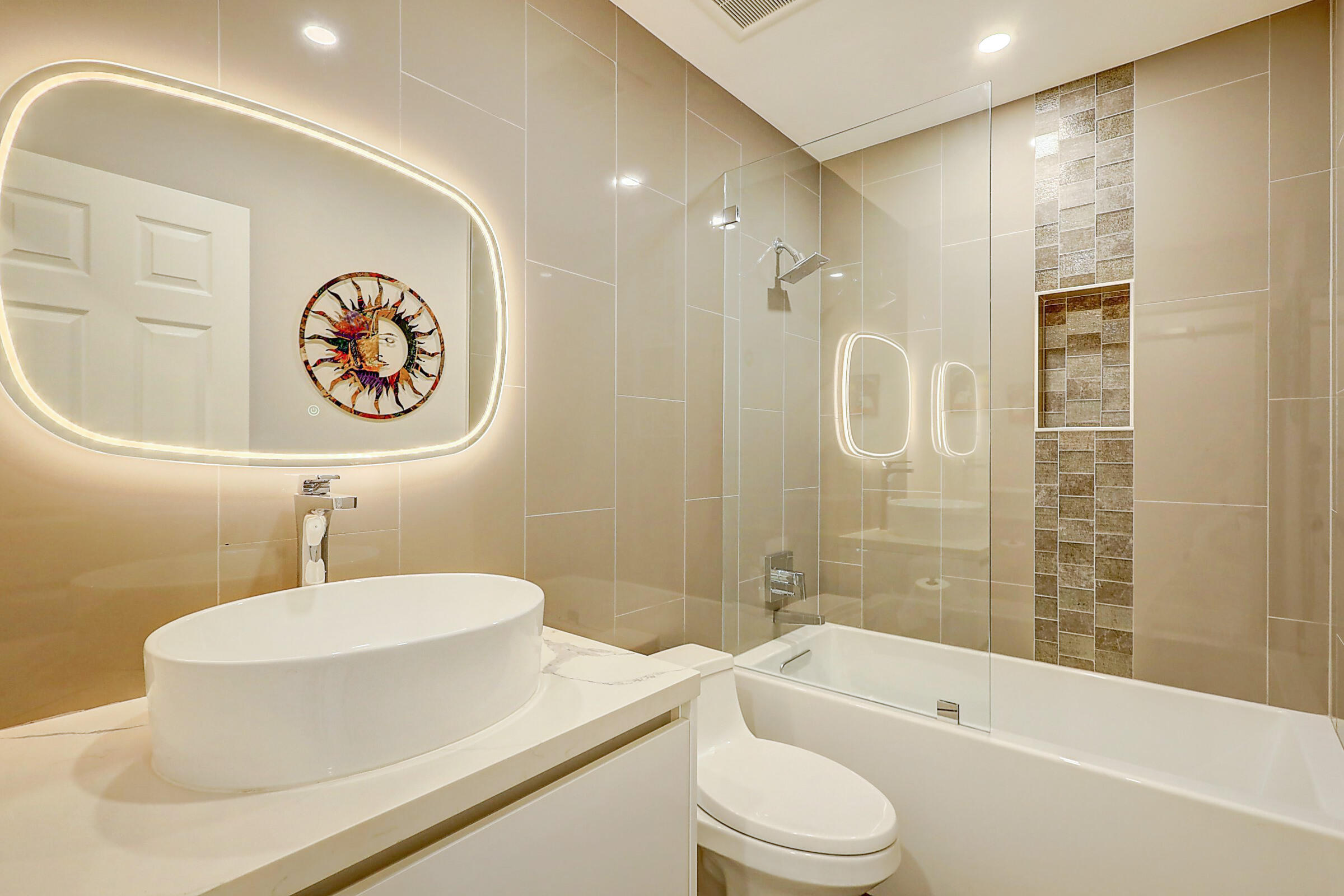 17256 Boca Club Boulevard, Unit 1402 Boca Raton, FL 33487 - Photo 27 of 33 Guest Bath