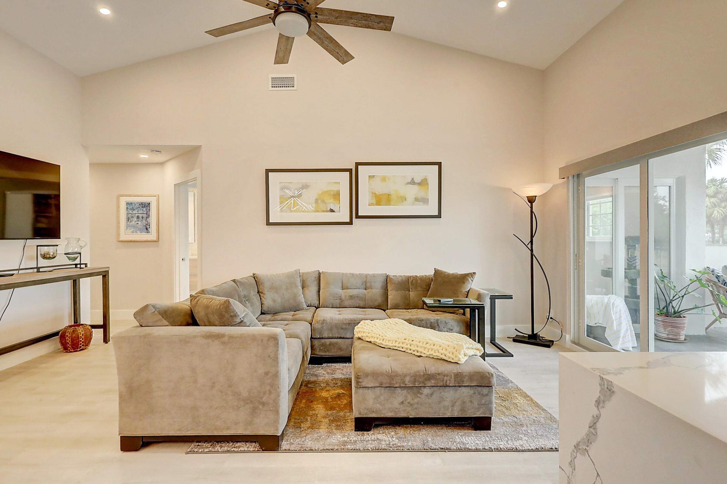 17256 Boca Club Boulevard, Unit 1402 Boca Raton, FL 33487 - Photo 7 of 33 Living Room