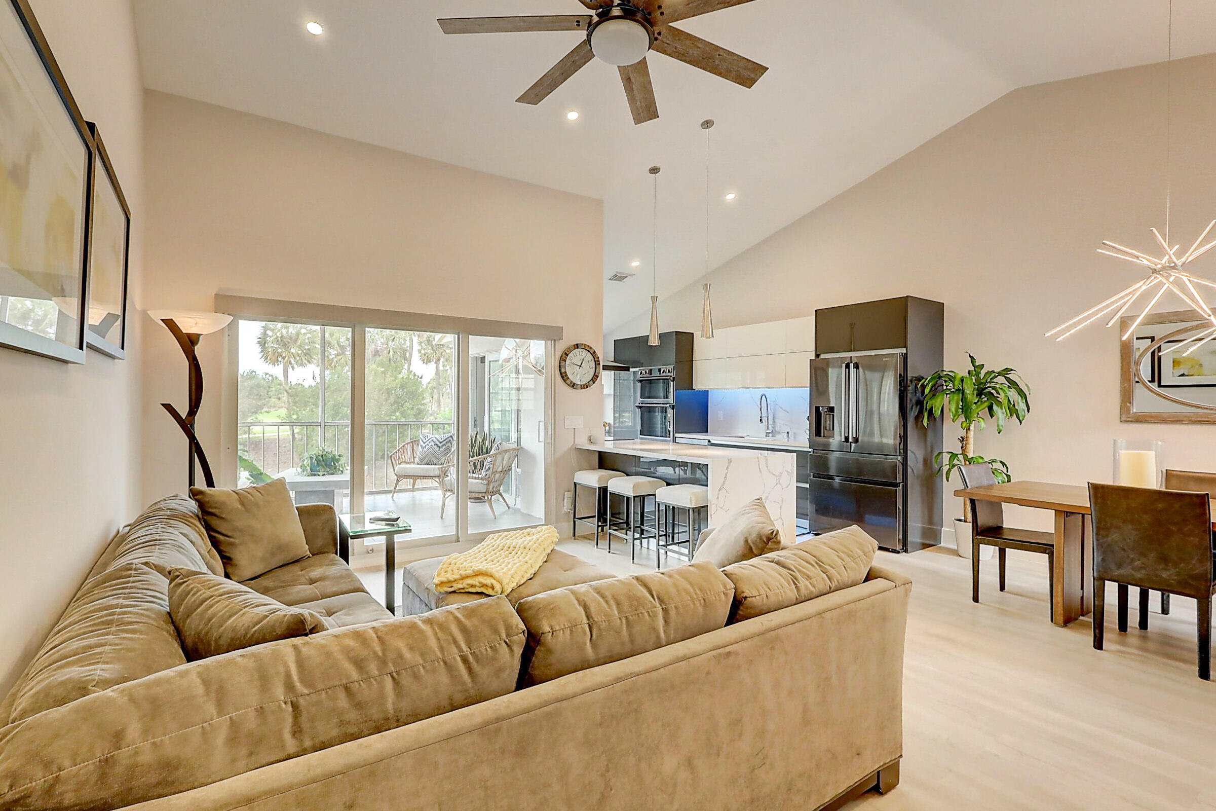 17256 Boca Club Boulevard, Unit 1402 Boca Raton, FL 33487 - Photo 8 of 33 Living Room/Kitchen