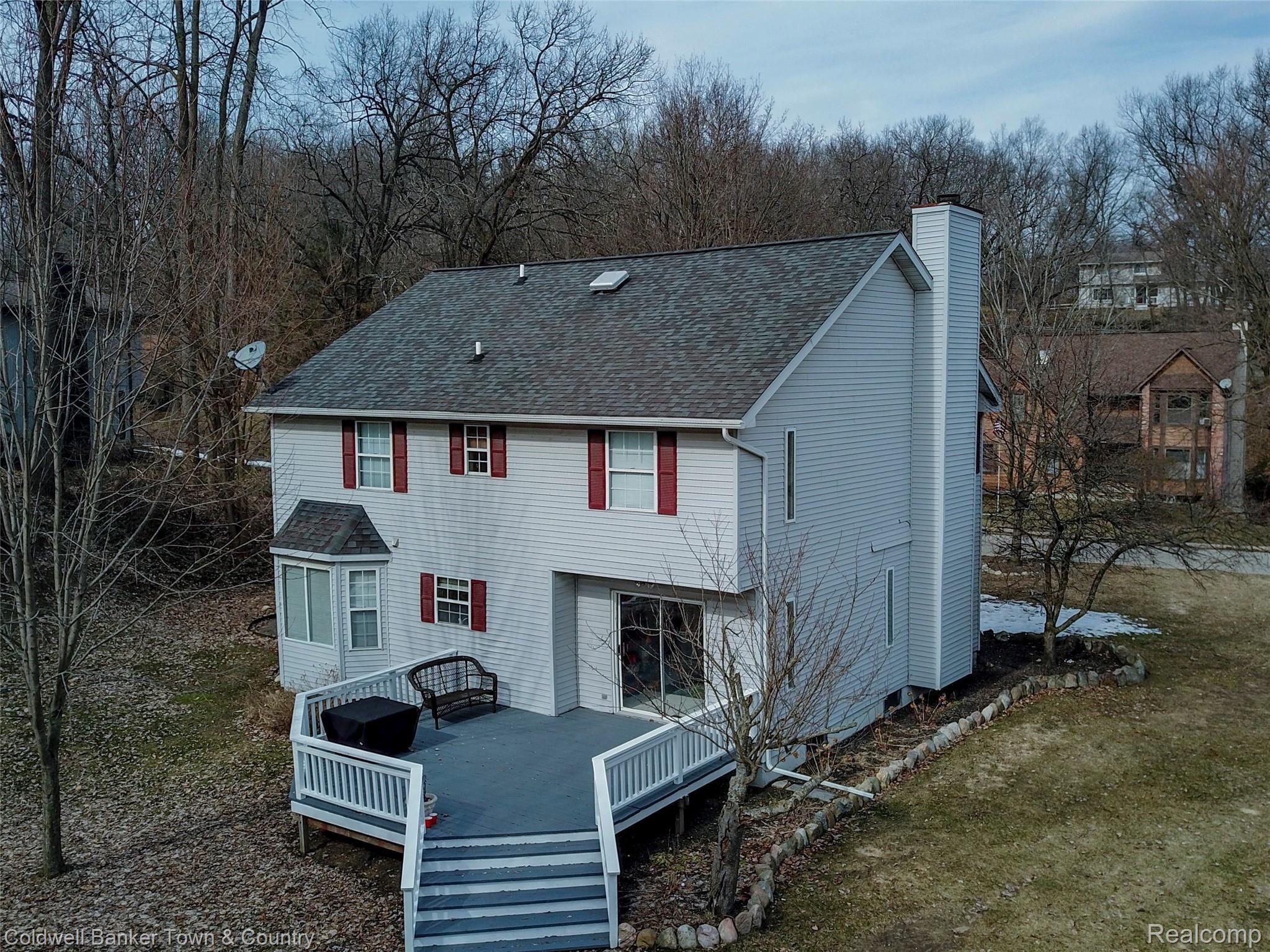 8934 Minne Wanna Road Clarkston, MI 48348 - Photo 4 of 18 DJI_0031.jpg