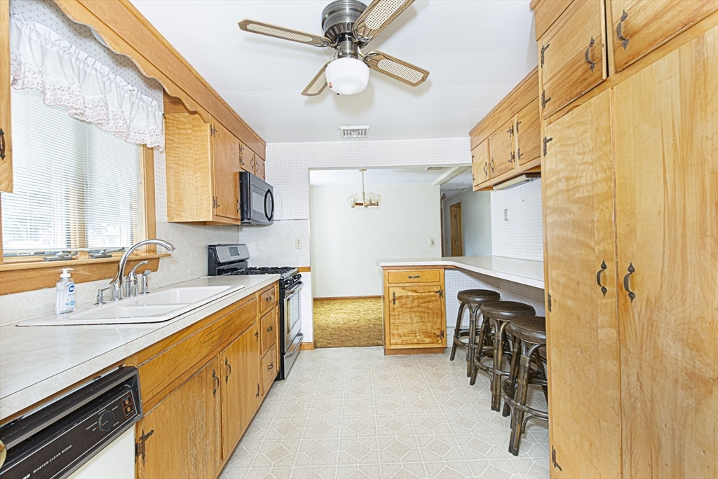 463 Farm Road Marlborough, MA 01752 - Photo 8 of 30 Gallery Image 8