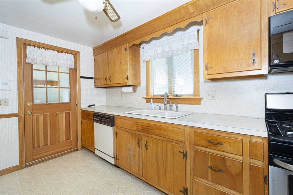 463 Farm Road Marlborough, MA 01752 - Photo 9 of 30 Gallery Image 9