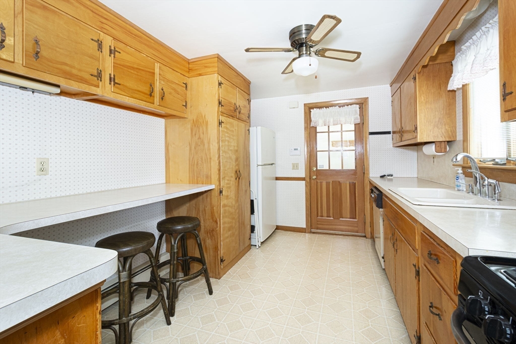463 Farm Road Marlborough, MA 01752 - Photo 10 of 30 Gallery Image 10