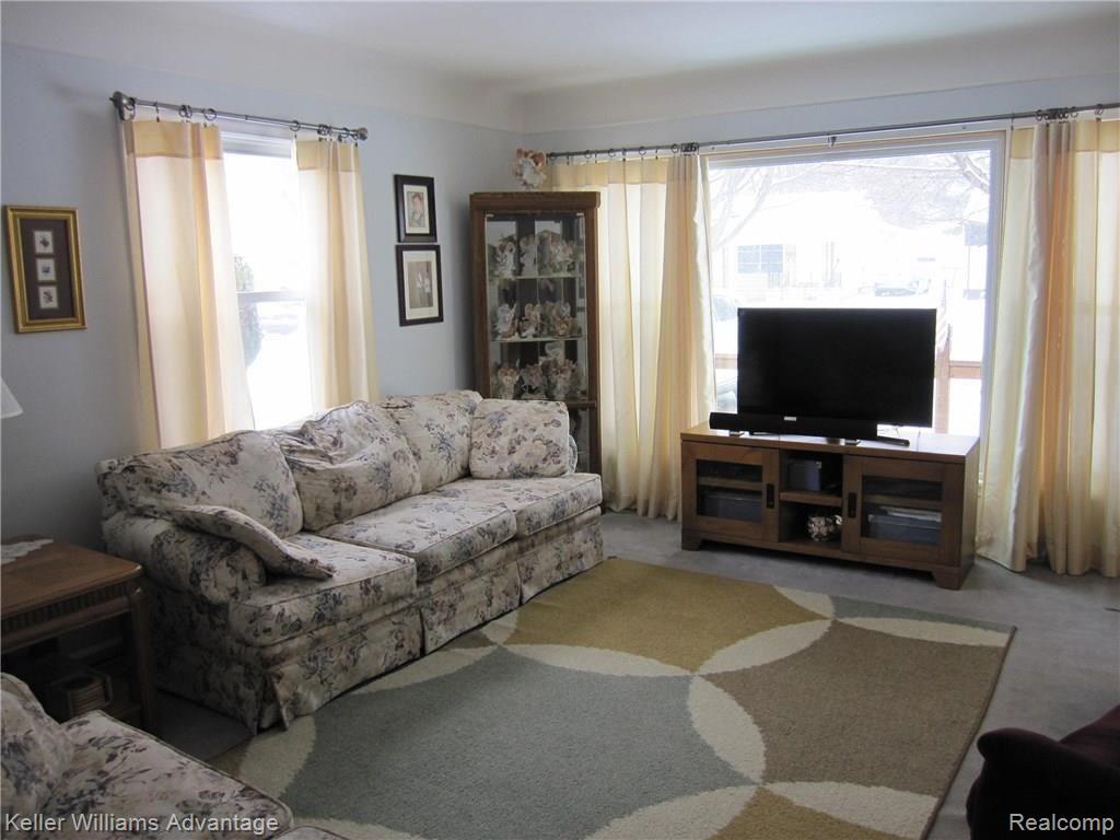 14101 Seminole Redford, MI 48239 - Photo 4 of 22 IMG_6655.JPG