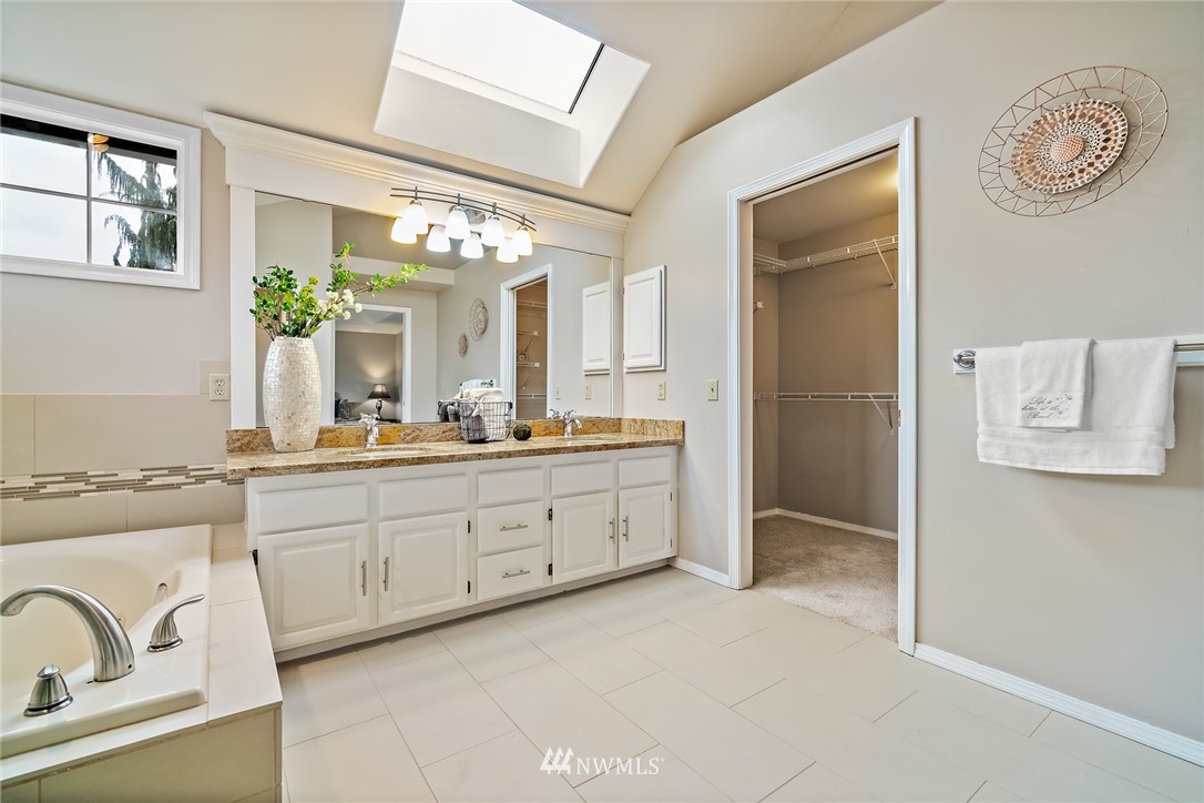 15516 93rd Court Northeast Bothell, WA 98011 - Photo 14 of 19 Gallery Image 14