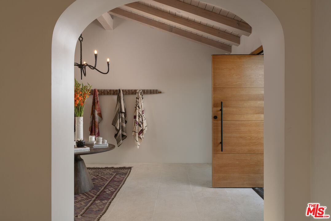 615 Hot Springs Road Santa Barbara, CA 93108 - Photo 3 of 34