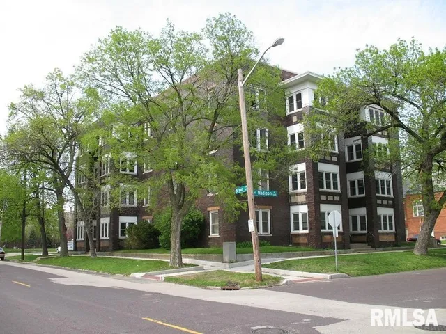 $1,850,000 | 502 Bryan Street, Peoria, IL 61603