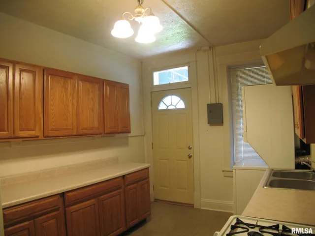 $1,850,000 | 502 Bryan Street, Peoria, IL 61603