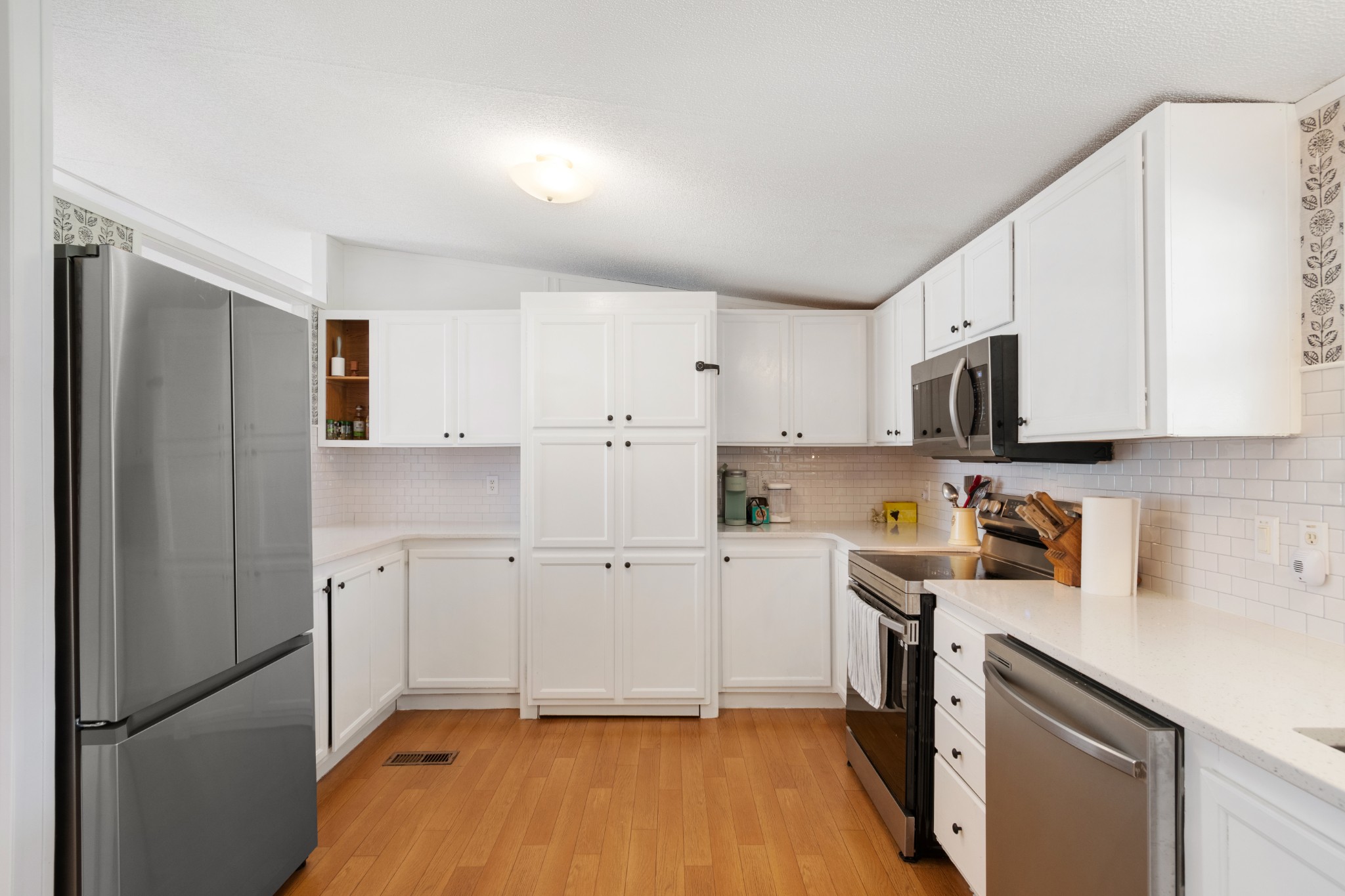 2600 Creecy Hollow Road Pulaski, TN 38478 - Photo 13 of 47 a view of a kitchen with electric appliances