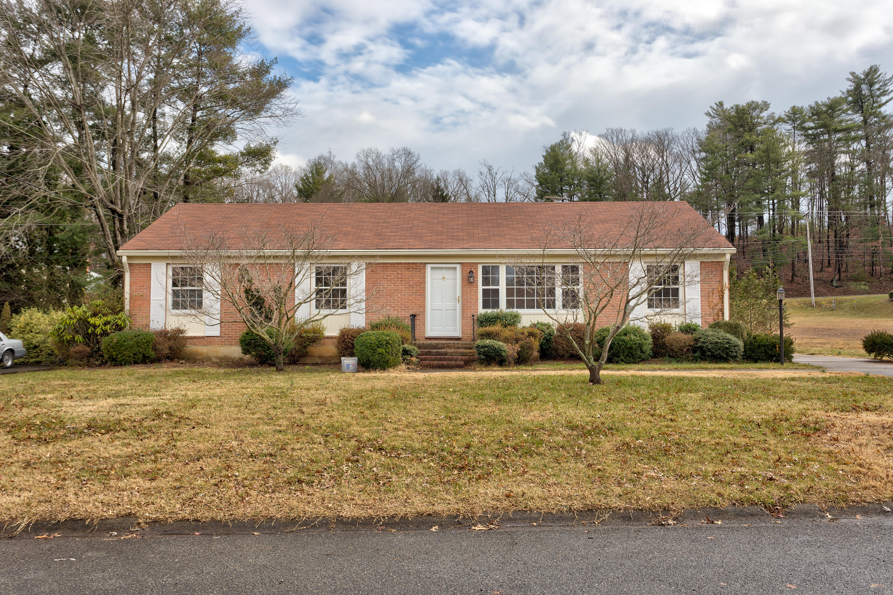 3540 Old Towne Road Southwest Roanoke, VA 24018 - Photo 1 of 21 IMG_1