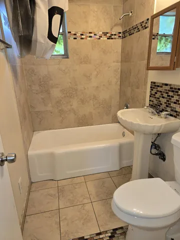 $1,650 | 547 West 4th Street, Riviera Beach, FL 33404