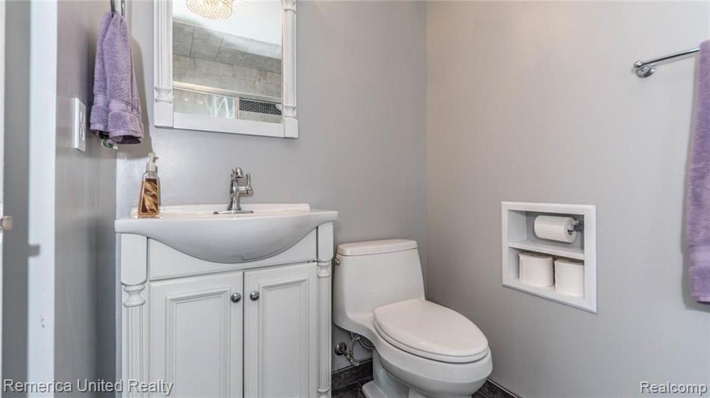 29520 Geraldine Road Farmington Hills, MI 48336 - Photo 31 of 44