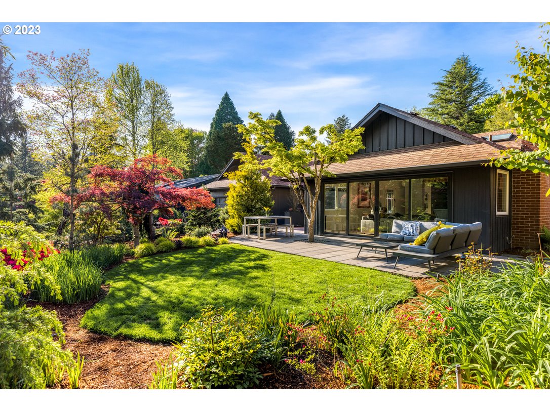 3707 Southwest Lyle Court Portland, OR 97221 - Photo 12 of 48 Gallery Image 12