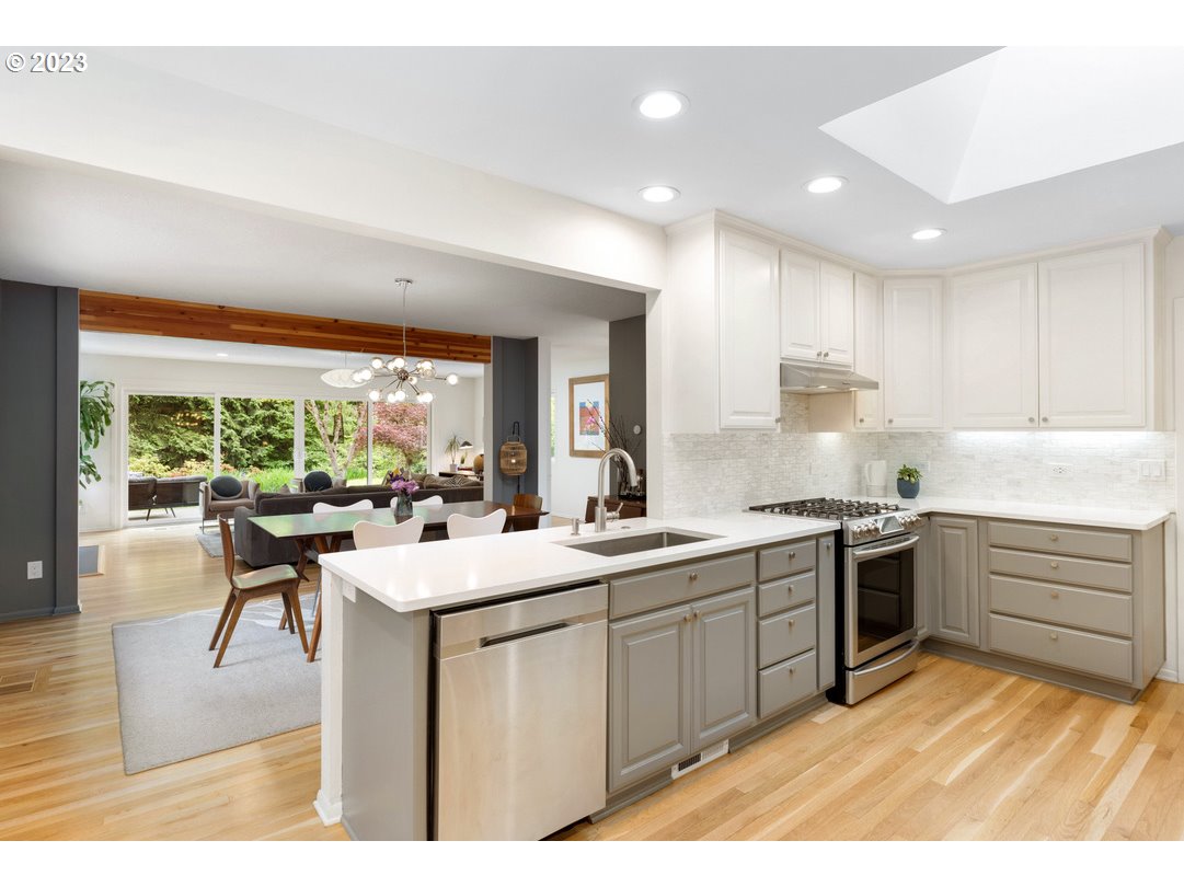 3707 Southwest Lyle Court Portland, OR 97221 - Photo 16 of 48 Gallery Image 16