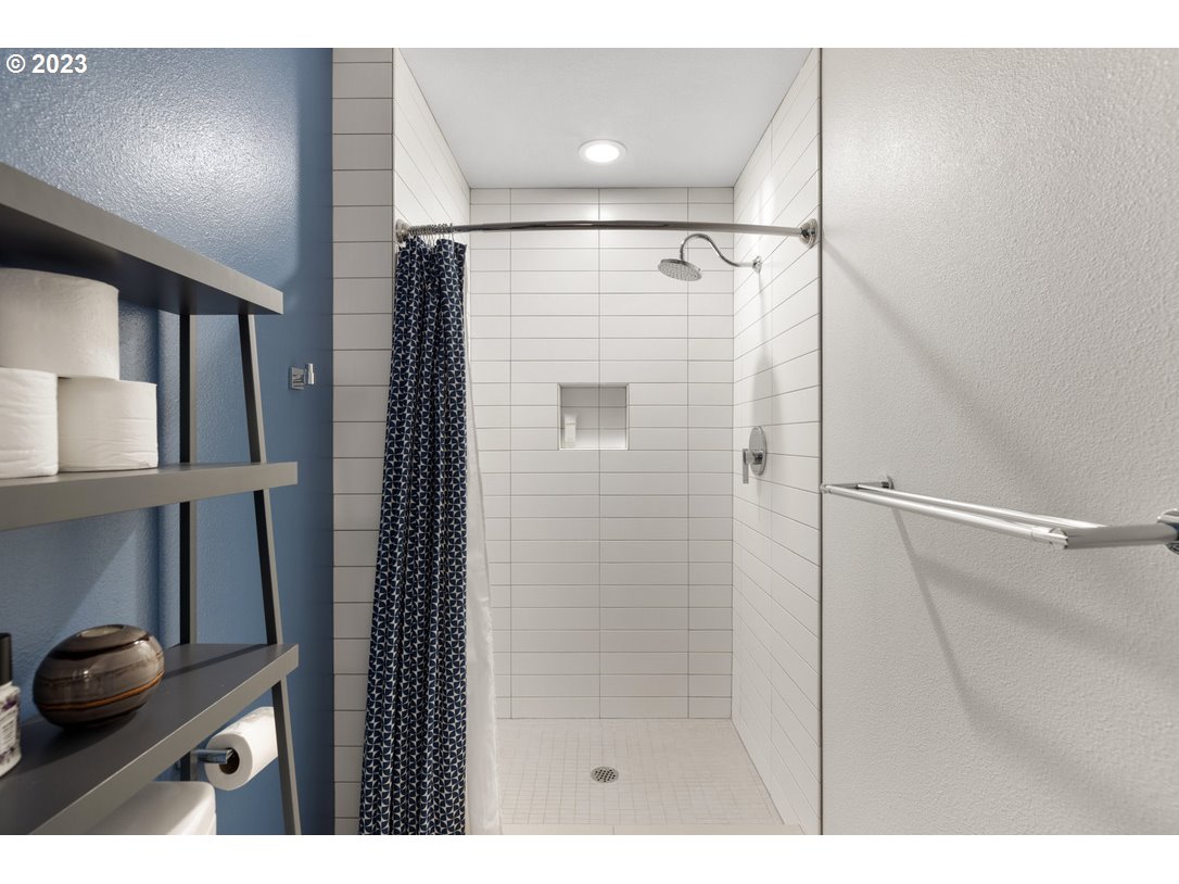 3707 Southwest Lyle Court Portland, OR 97221 - Photo 28 of 48 Gallery Image 28