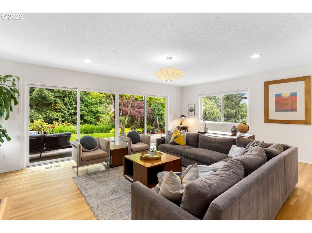 3707 Southwest Lyle Court Portland, OR 97221 - Photo 4 of 48 Gallery Image 4