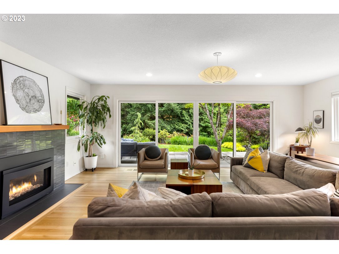 3707 Southwest Lyle Court Portland, OR 97221 - Photo 5 of 48 Gallery Image 5