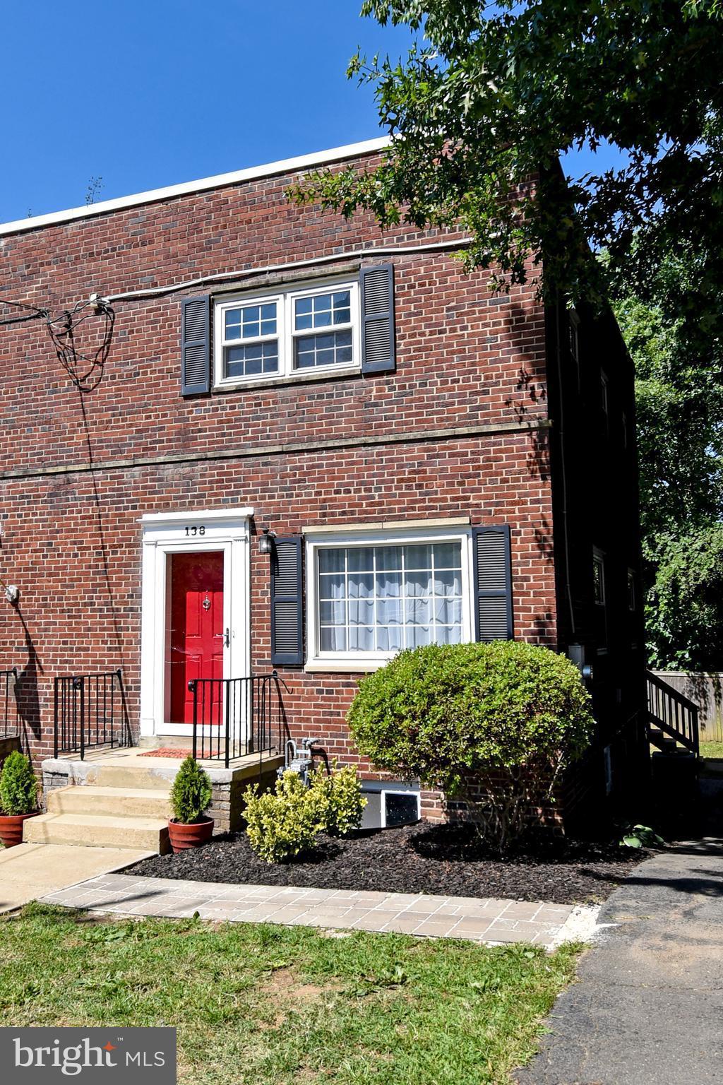 138 Cambridge Road Alexandria, VA 22314 - Photo 1 of 47