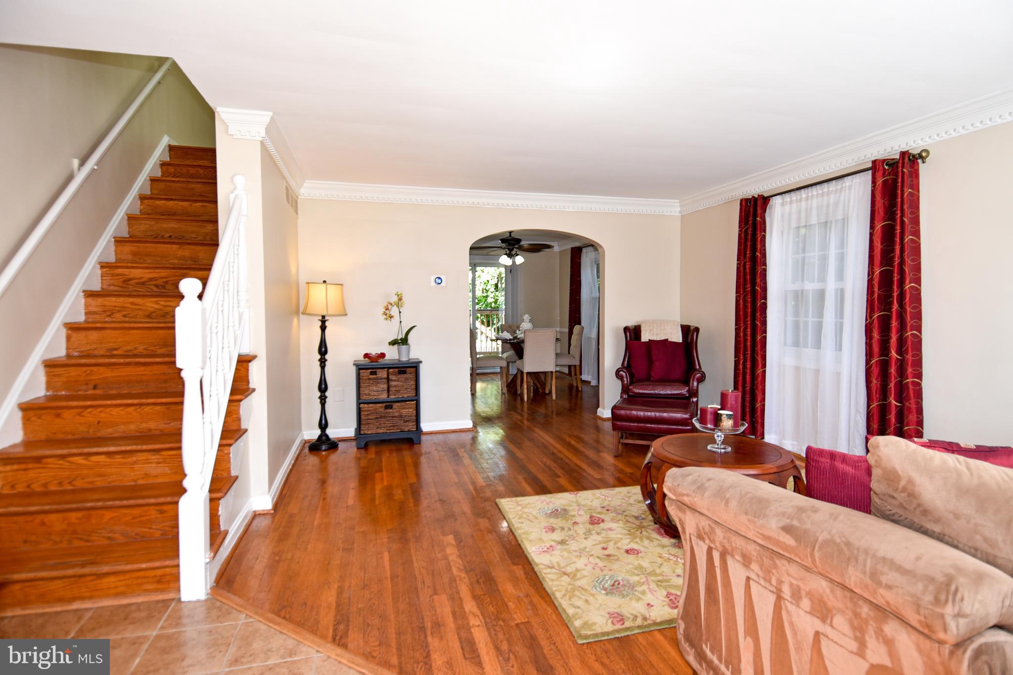 138 Cambridge Road Alexandria, VA 22314 - Photo 2 of 47 Hardwood floors throughout l