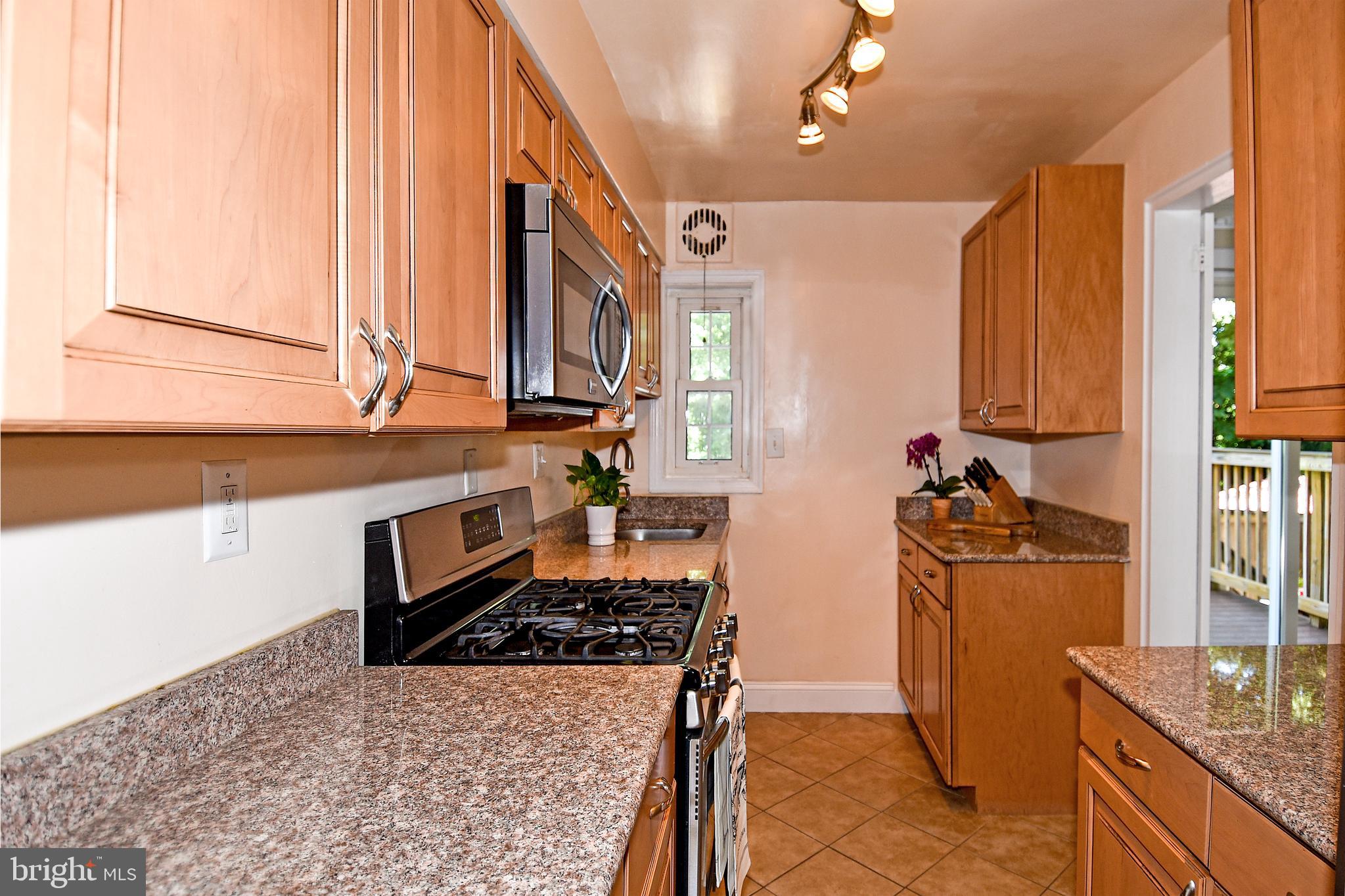138 Cambridge Road Alexandria, VA 22314 - Photo 18 of 47