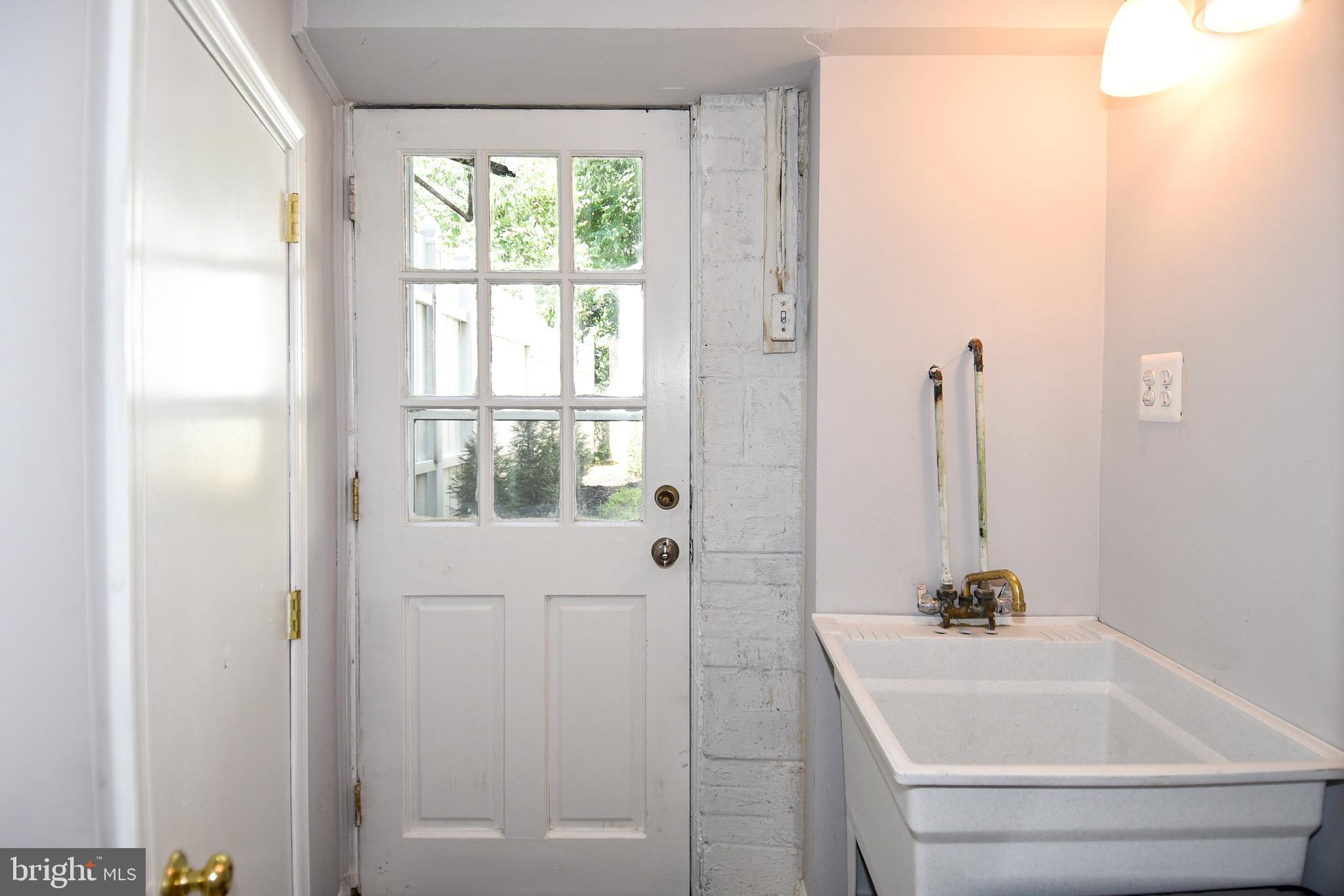 138 Cambridge Road Alexandria, VA 22314 - Photo 25 of 47