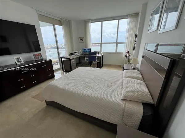 $8,700 | 808 Brickell Key Drive, Unit 2002, Miami, FL 33131