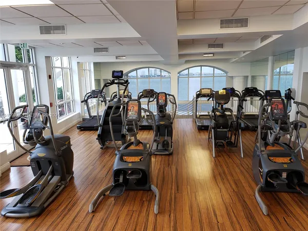 $8,700 | 808 Brickell Key Drive, Unit 2002, Miami, FL 33131