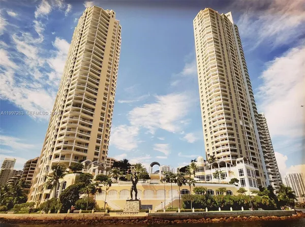 $8,700 | 808 Brickell Key Drive, Unit 2002, Miami, FL 33131