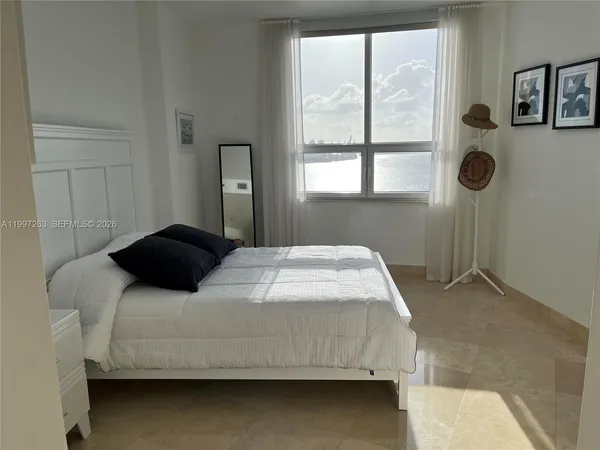 $8,700 | 808 Brickell Key Drive, Unit 2002, Miami, FL 33131