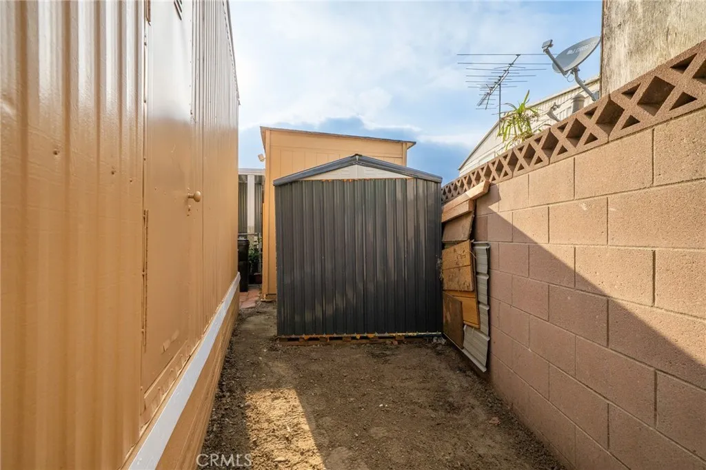 250 North Linden Avenue, Unit 124 Rialto, CA 92376 - Photo 25 of 39