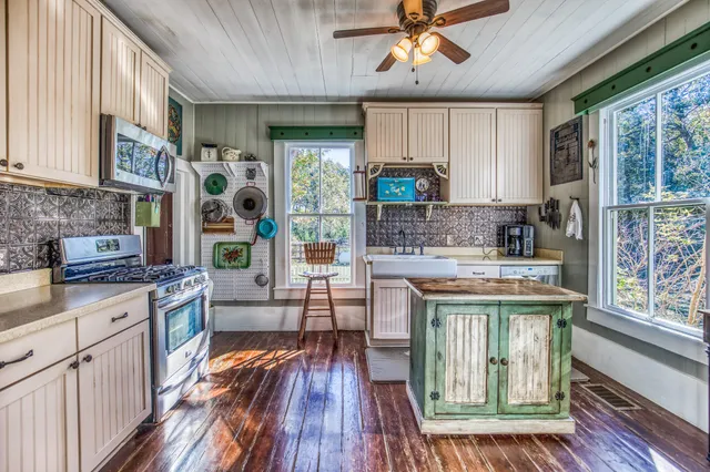 $795,000 | 20984 Farm To Market Road 1094, New Ulm, TX 78950