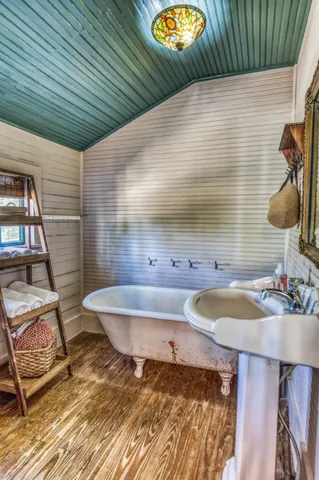 $795,000 | 20984 Farm To Market Road 1094, New Ulm, TX 78950