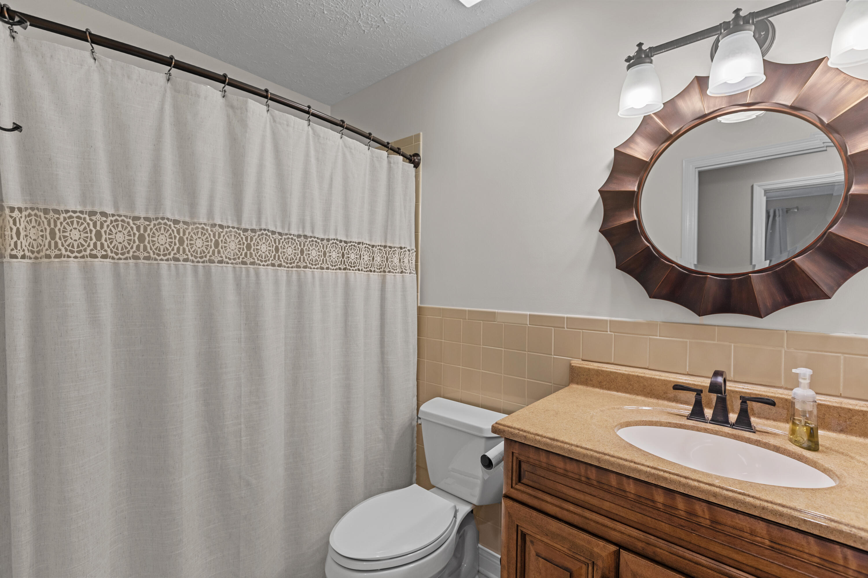 215 Delaplain Road Winchester, KY 40391 - Photo 26 of 39 Hall bathroom