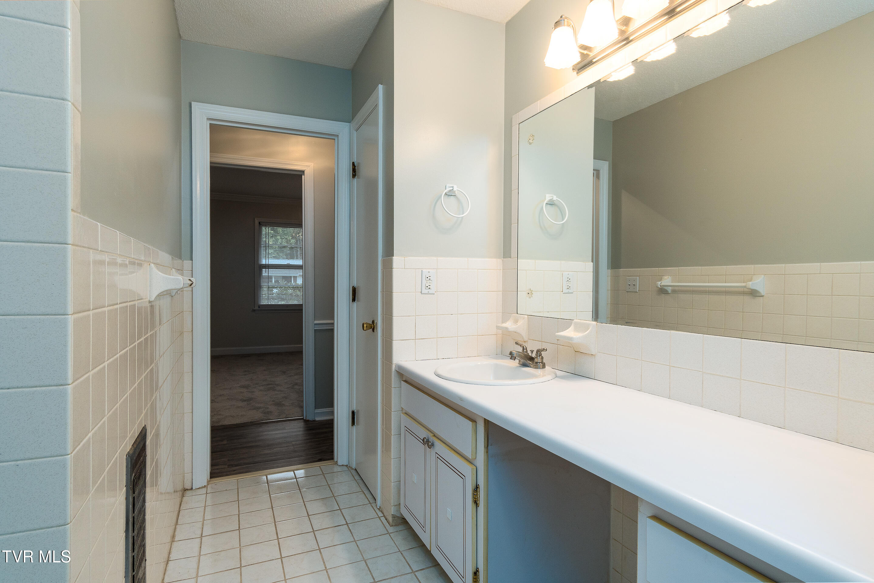 1817 Sundale Road Johnson City, TN 37604 - Photo 29 of 41 interior-19