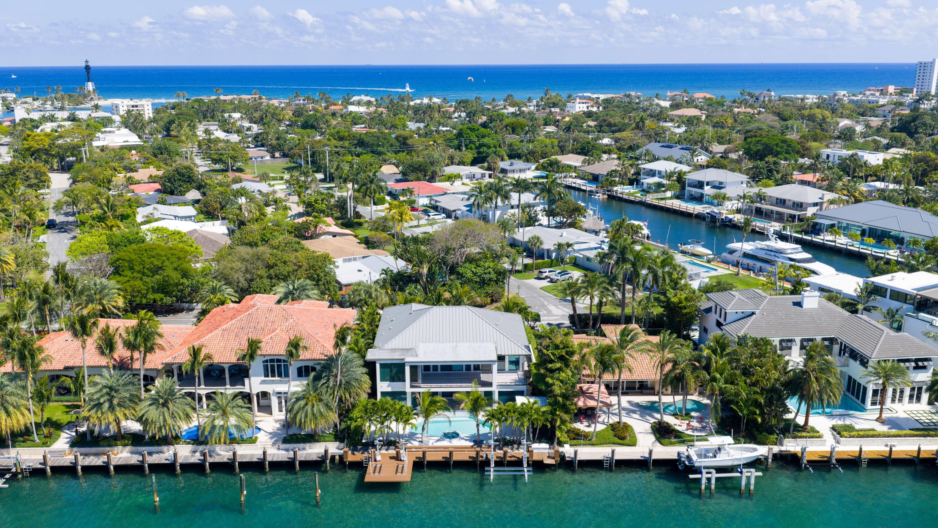 2401 N Riverside Dr Aerial9