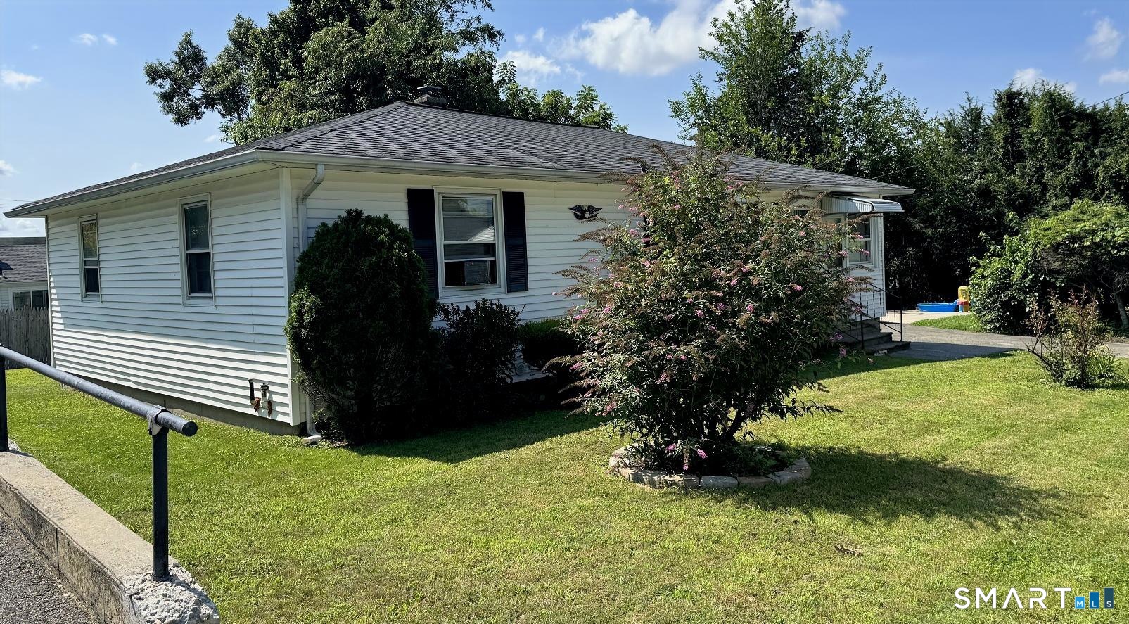 879 Congress Avenue Waterbury, CT 06708 - Photo 6 of 32 left side of house, small yard space