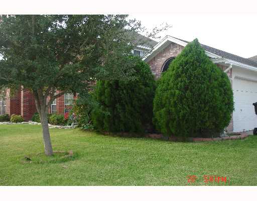 5022 Queen's Court Corpus Christi, TX 78413 - Photo 2 of 9 a backyard of a house with lots of green space