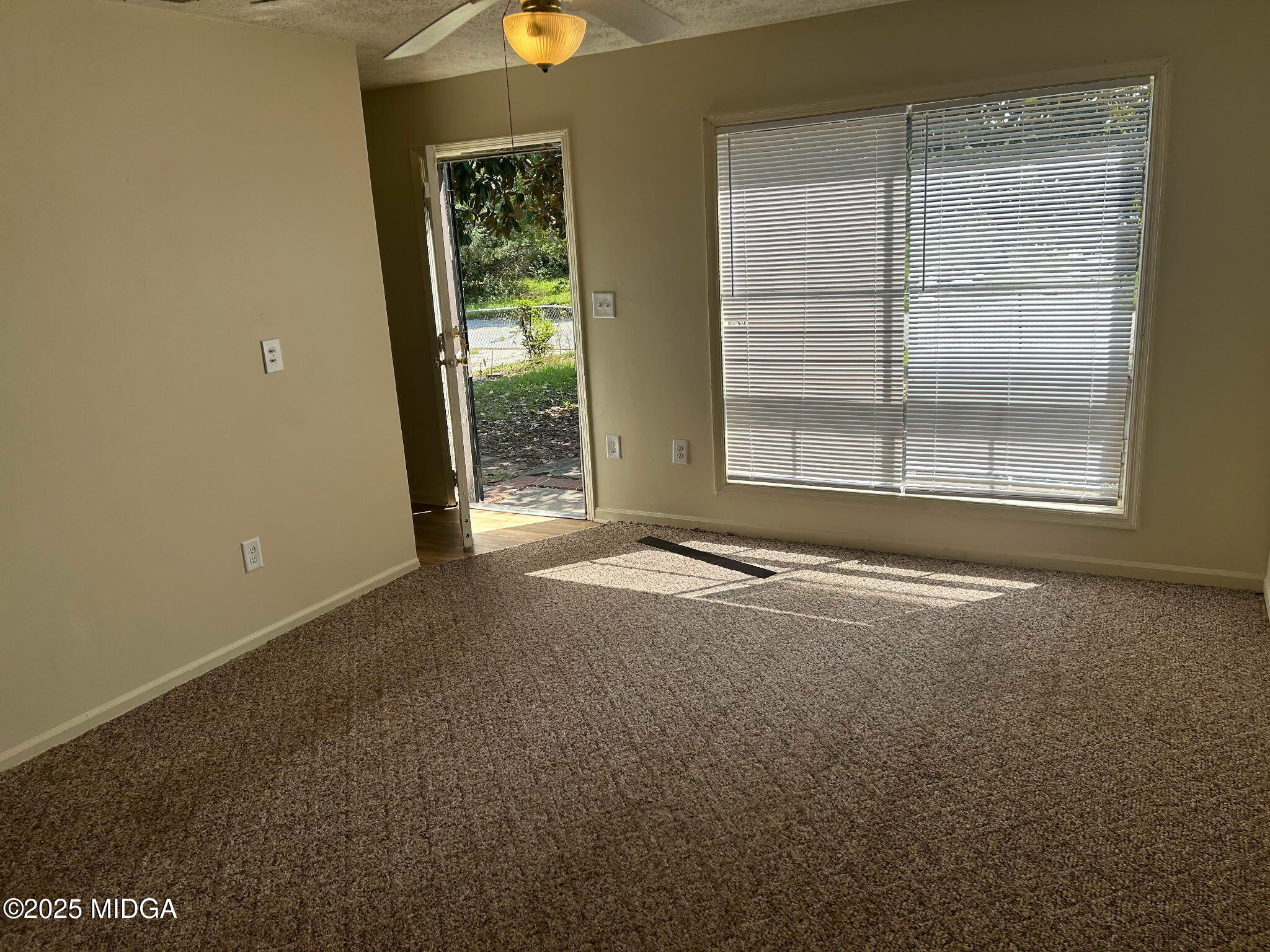 2751 Village Green Lane Macon, GA 31206 - Photo 4 of 10 an empty room with windows