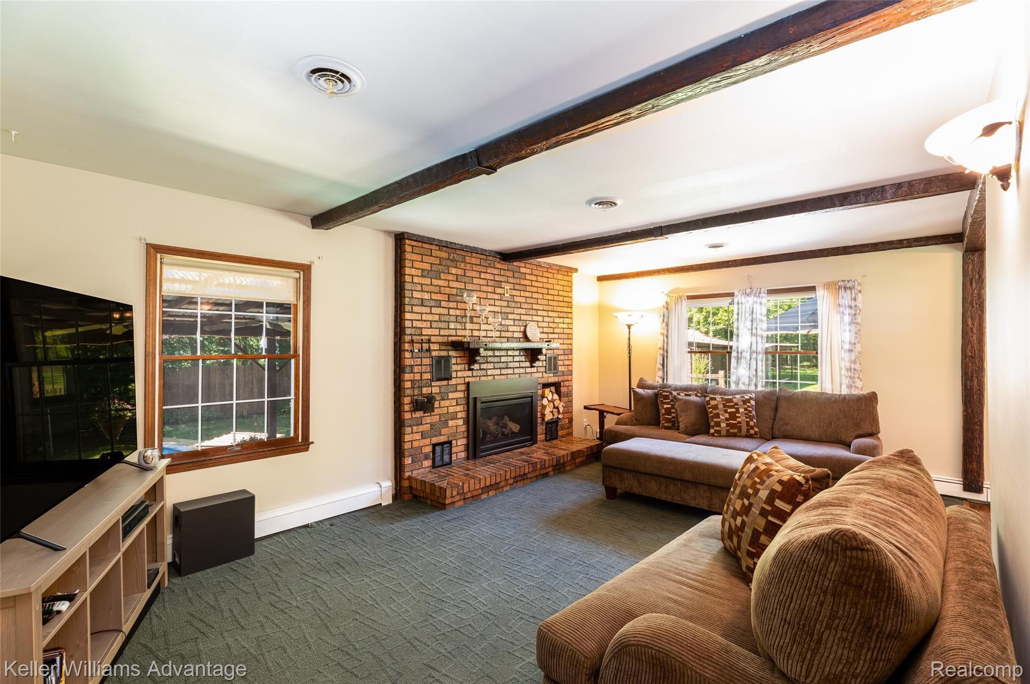 4540 Denton Road Canton, MI 48188 - Photo 17 of 38 17.Living