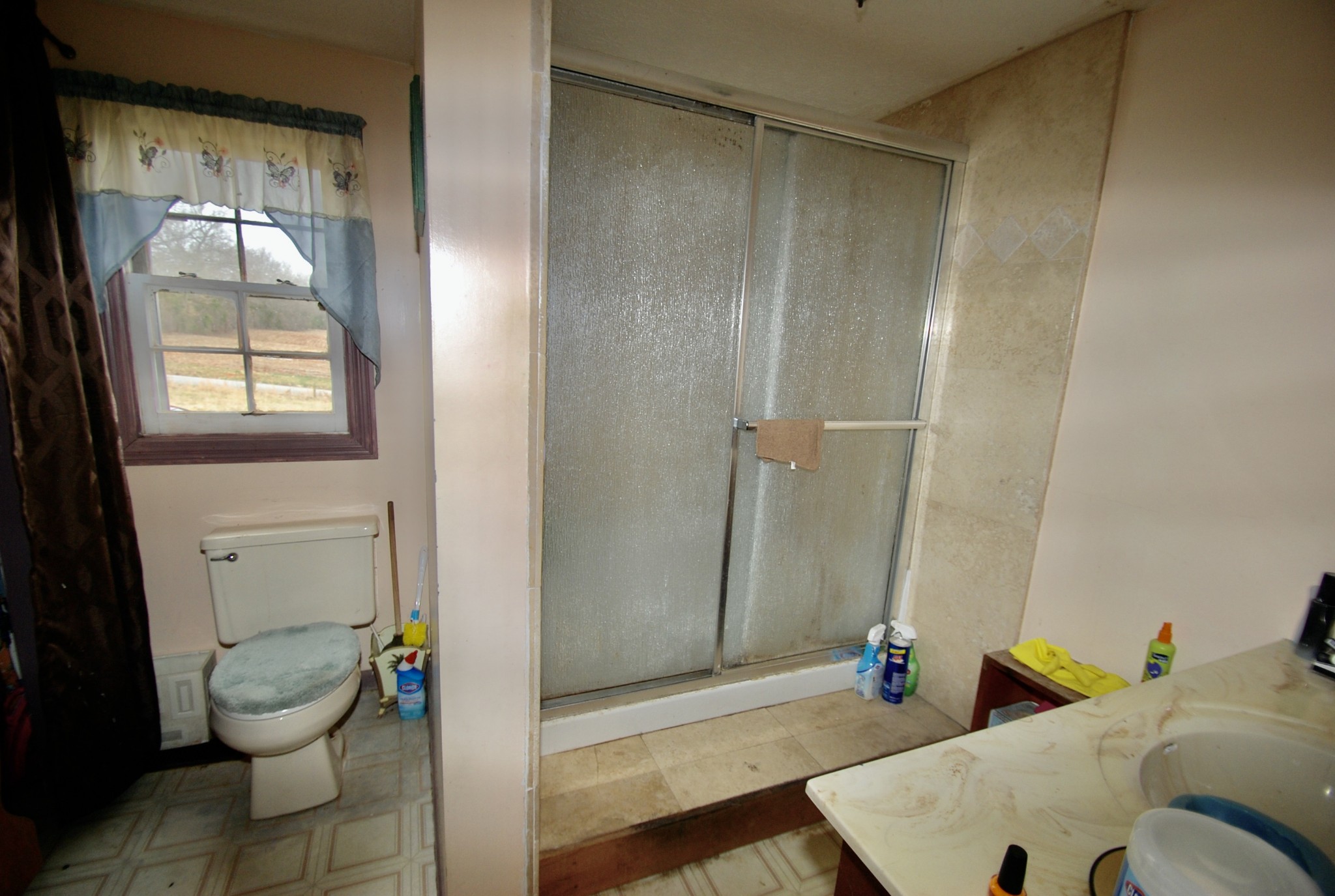 6006 Valley Road Springfield, TN 37172 - Photo 8 of 15 a bathroom with a toilet and shower