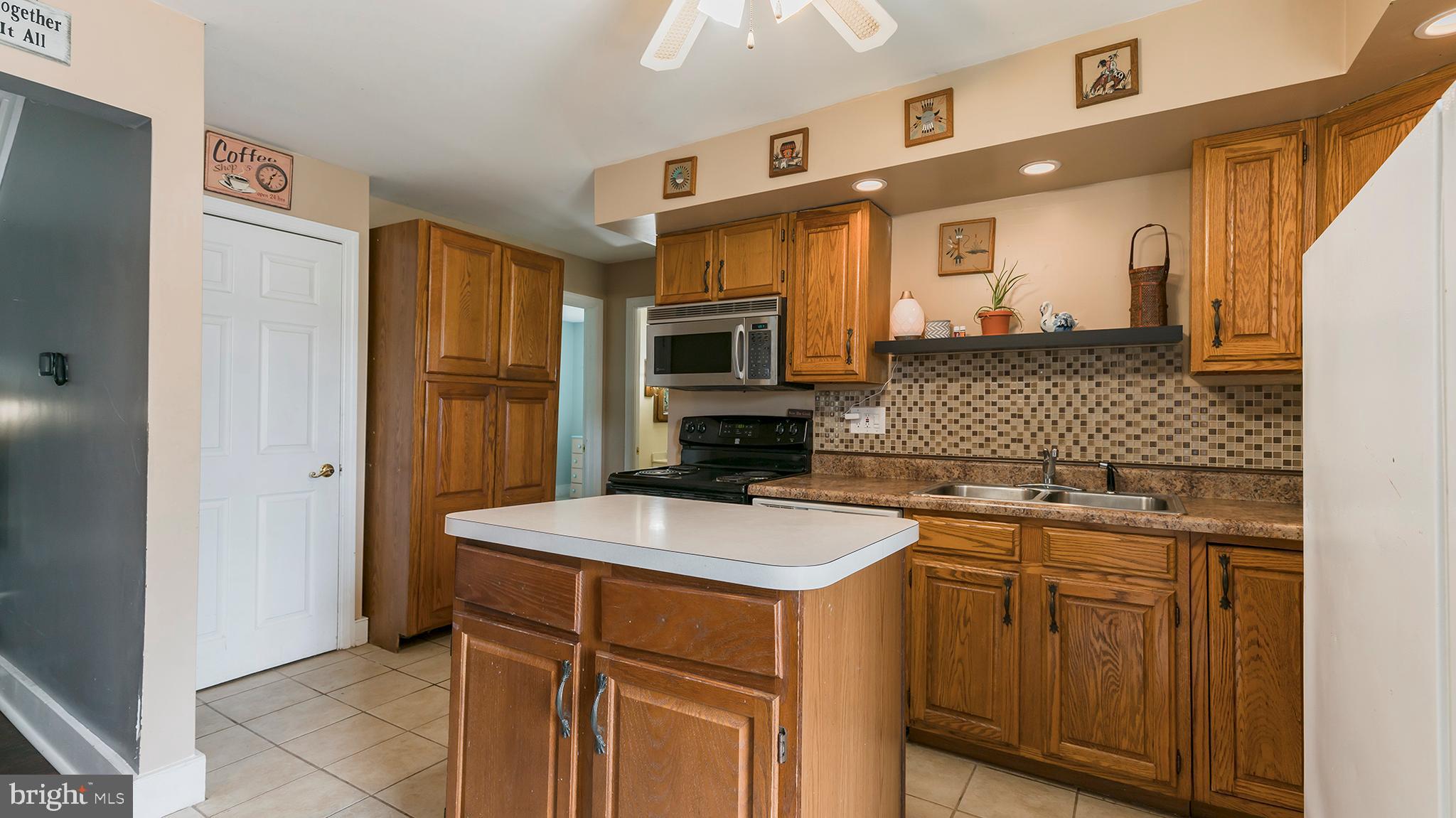 2285 Newport Road Manheim, PA 17545 - Photo 12 of 26 Kitchen with Island