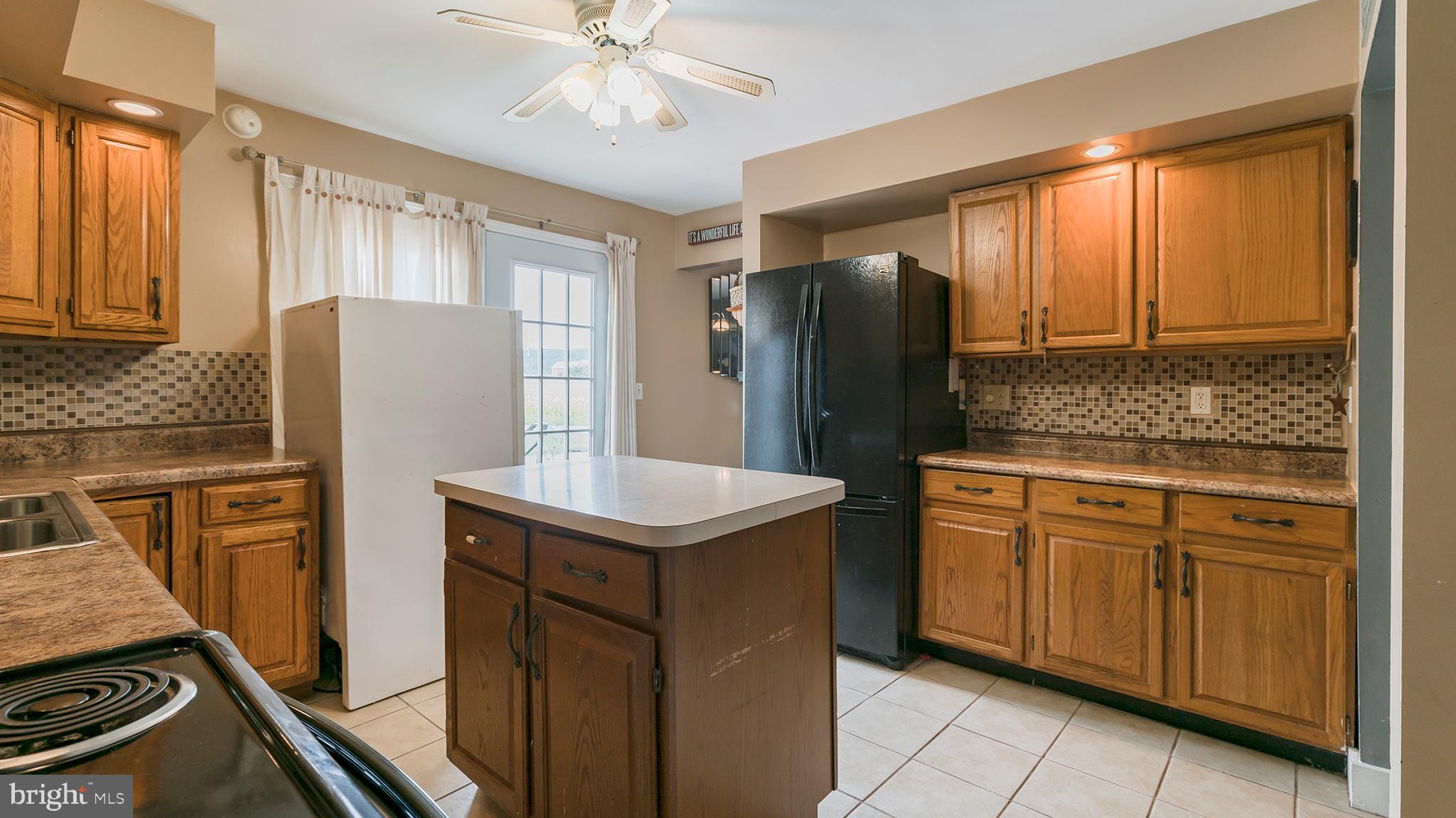 2285 Newport Road Manheim, PA 17545 - Photo 13 of 26 Kitchen with Island
