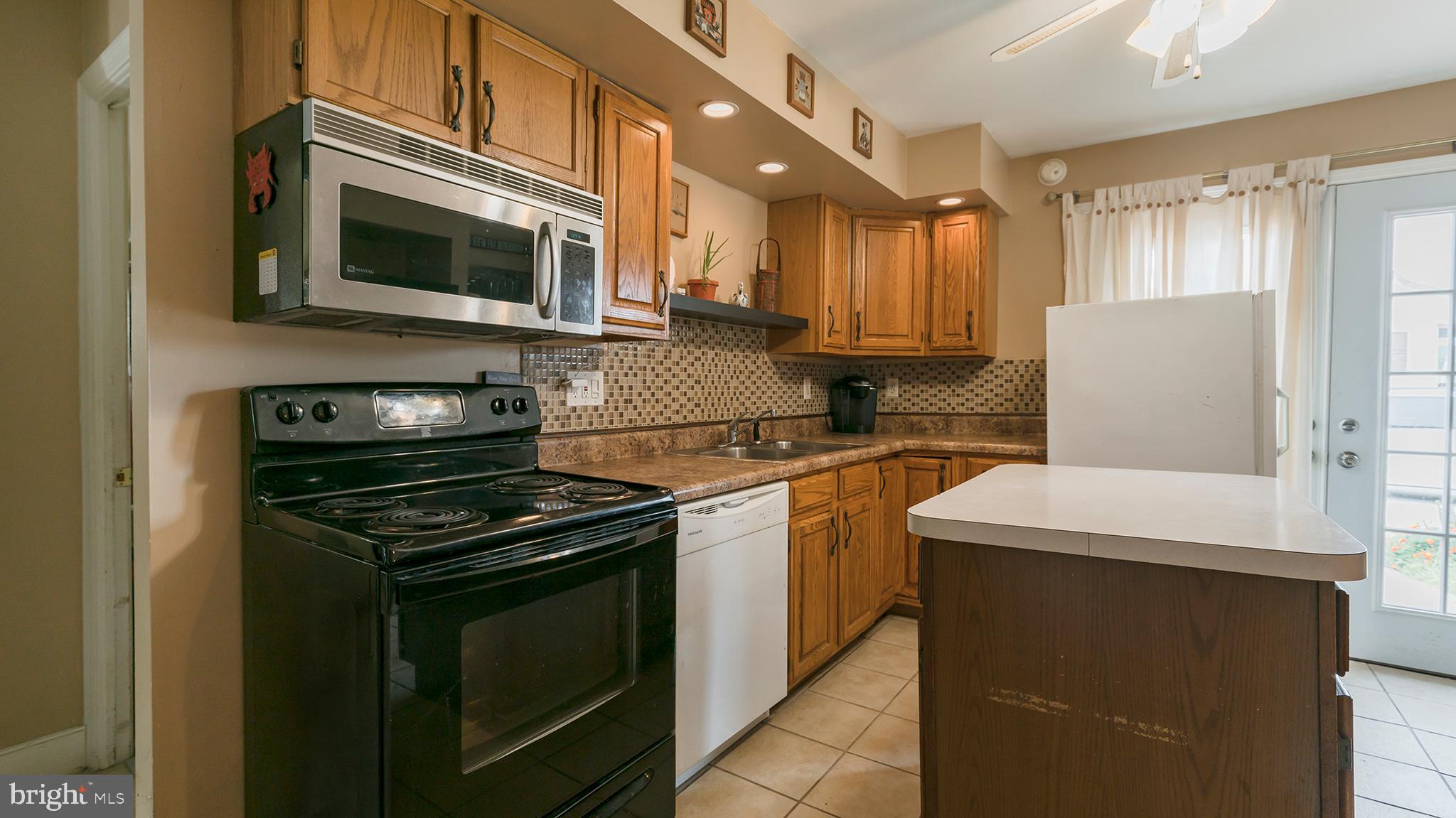 2285 Newport Road Manheim, PA 17545 - Photo 14 of 26 Kitchen with Island