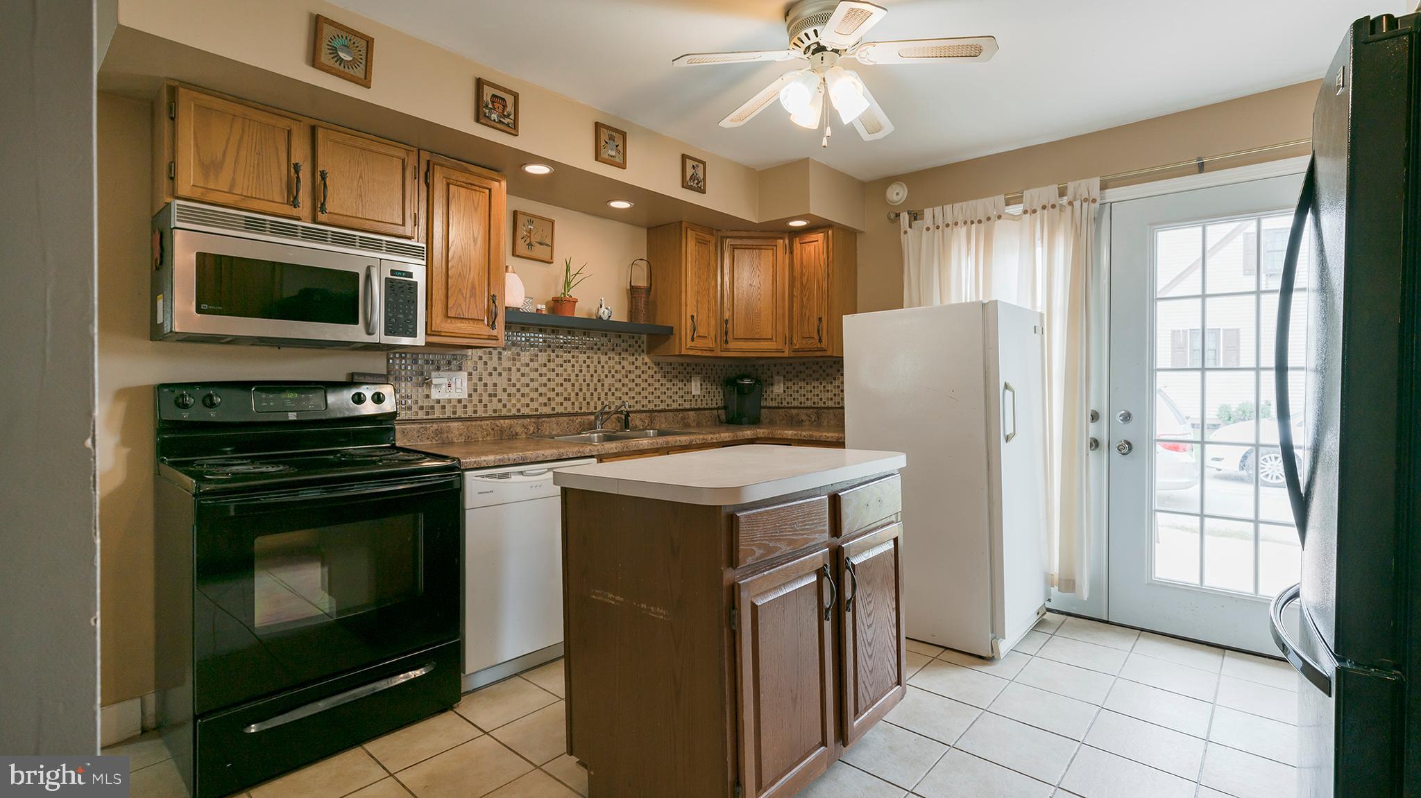 2285 Newport Road Manheim, PA 17545 - Photo 15 of 26 Kitchen with Island