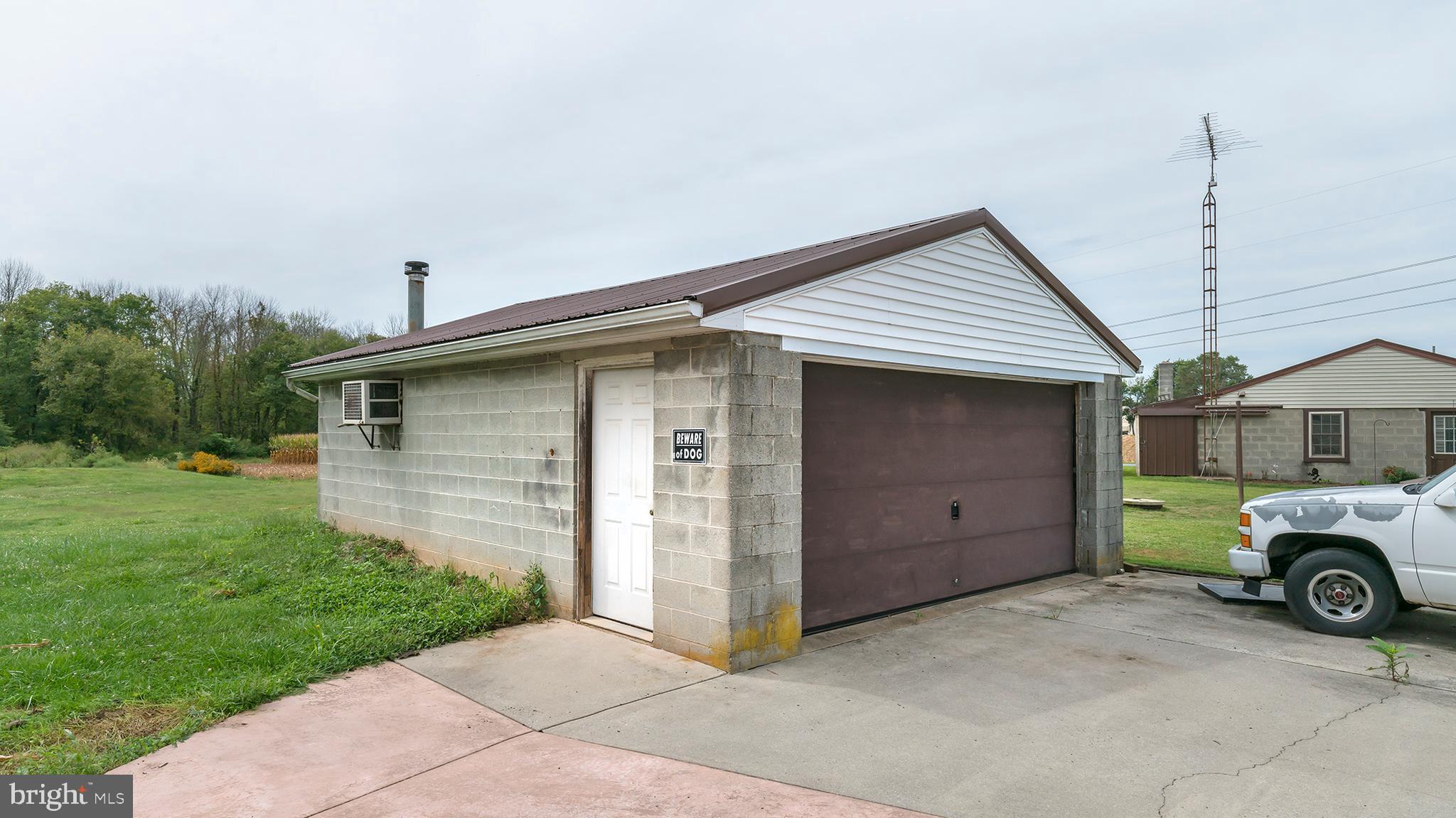 2285 Newport Road Manheim, PA 17545 - Photo 4 of 26 2 Car Garage